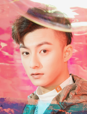 龙泓昊